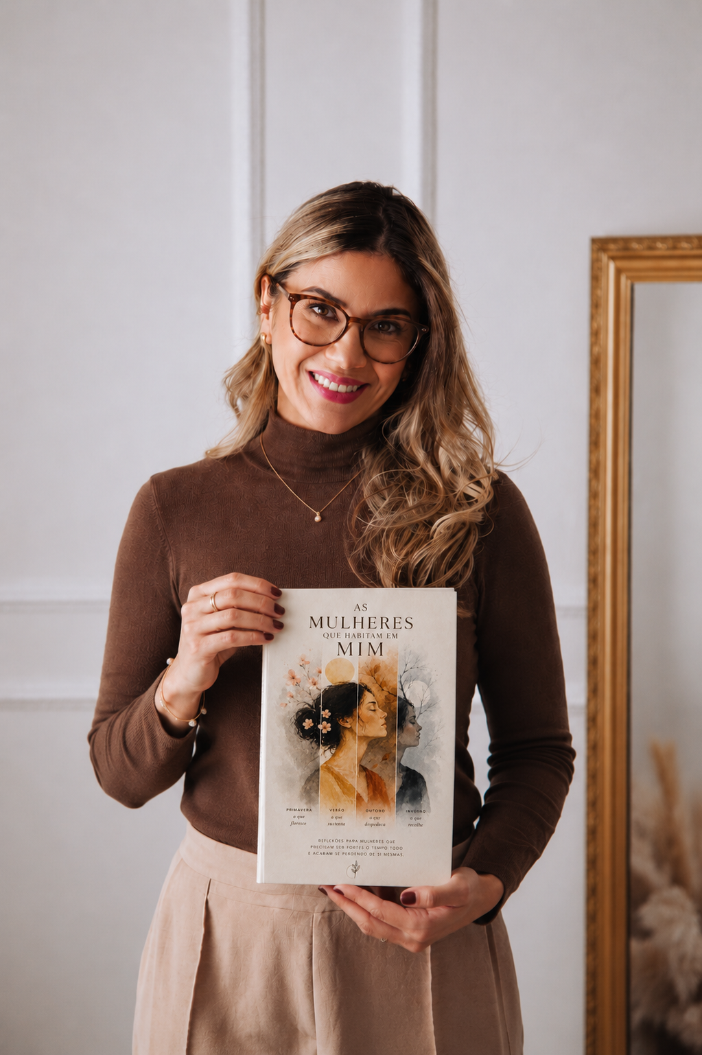 Capa do livro As mulheres que habitam em mim, de Priscila Cunha